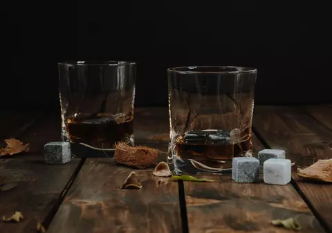 Whisky pe gustul tău: ghid simplu pentru a înțelege tipurile și a face alegerea potrivită