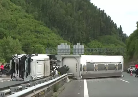 Cinci polițiști au murit în aceeași mașină, izbită de un camion. Erau colegi în aceeași echipă de intervenție, în Spania | VIDEO
