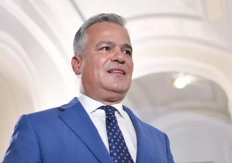 Adrian Veștea, asteptat să depună lista miniștrilor și programul de guvernare în Parlament. AUR nu va susține învestirea noului Executiv