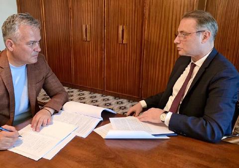 Adrian Veștea s-a afișat pe Facebook alături de Luca Niculescu: „Viitorul ministru de Externe”