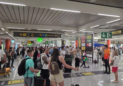 Angajații unui aeroport frecventat de români intră în grevă pentru următoarele 24 de ore, din cauza lipsei de personal. Ce înseamnă acest lucru pentru pasageri