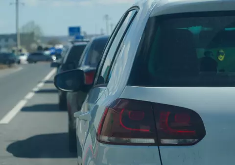 Cozi kilometrice între Brașov și Ploiești la întoarcerea din minivacanța de 1 iunie. Recomandările polițiștilor pentru șoferi