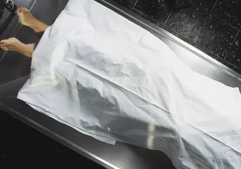 Locatarii unui bloc au fost nevoiți să suporte zile întregi mirosul unui cadavru aflat în descompunere, din lipsă de medic, în Franța