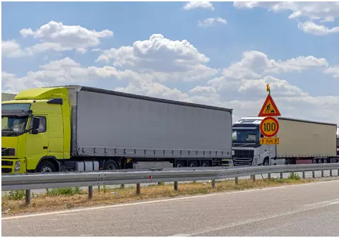 Șoferii români de TIR riscă amenzi uriașe într-o țară vecină dacă nu folosesc acest dispozitiv obligatoriu de la 1 iulie