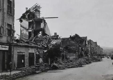 Cum au transformat bombardierele americane Cluj-Napoca în ruine, în doar 50 de minute. 1.200 de bombe au căzut peste oraș în 1944