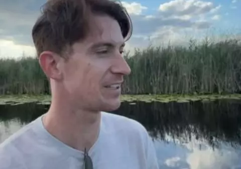 Imagini cu Rareș Cojoc și fiul său în Delta Dunării. Ce experiență a trăit Ioachim la pescuit