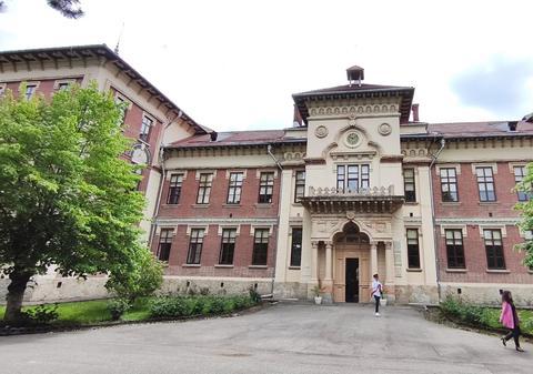 Povestea colegiului ridicat de regele Carol I la Câmpulung Muscel, pe locul unde trebuia să fie construit Peleșul 