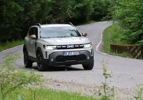 Am testat Dacia Duster hybrid-G 150 4x4 pe asfalt și off-road. Ce aduce versiunea 1.2 cu GPL, automată și tracțiune integrală