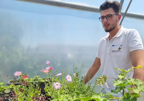 Liceul din provincie unde elevii cultivă ceapă, salată și castraveți folosind drone și tehnologie integrată. Director: „Agricultura digitalizată ne-a crescut rata de promovare a Bacalaureatului”