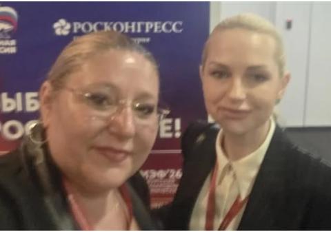 Diana Șoșoacă, pe scenă alături de fugara Marina Tauber, căutată internațional, la „Davosul rus”: „Nu putem lipsi”