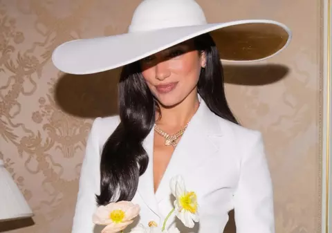 Dua Lipa a publicat primele fotografii de la nuntă. Artista s-a căsătorit cu Callum Turner în Londra