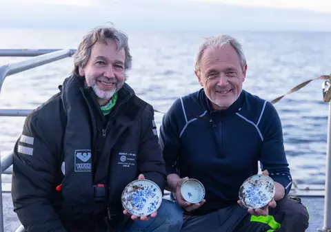 Un ceasornicar a găsit o comoară uriașă, veche de aproape 300 de ani, la 600 de metri sub apă, în Norvegia: „A trebuit să mă ciupesc când mi-am dat seama” | VIDEO