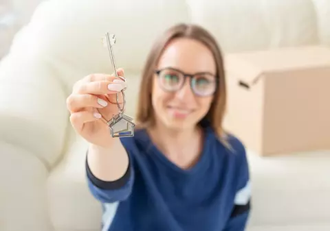 Cum a rămas o femeie fără 45.000 de euro, după ce a pus un anunț de închiriere a unui apartament