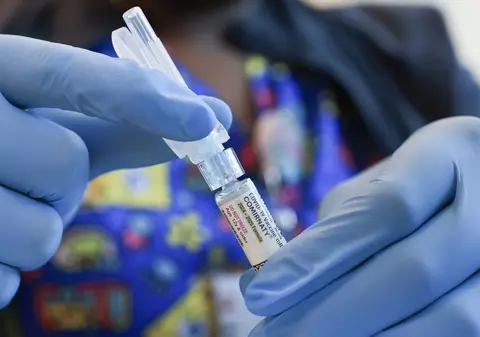 România trebuie să plătească peste 3,4 miliarde de lei către Pfizer în două luni. Guvernul caută soluții