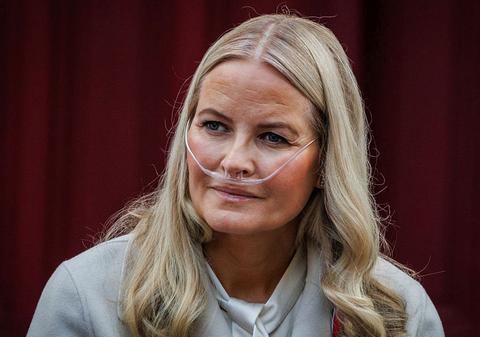 Prințesa Mette-Marit din Norvegia ar mai avea doar un an de trăit. Starea de sănătate i s-a agravat, iar medicii au inclus-o pe lista de așteptare pentru transplant pulmonar