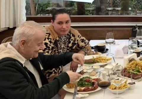 Ce a mâncat Irinel Columbeanu de ziua lui: „Am adus o asistentă medicală, în caz că i se făcea rău”