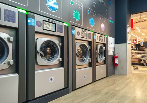 Cum a schimbat spălătoria self-service viața oamenilor din marile orașe