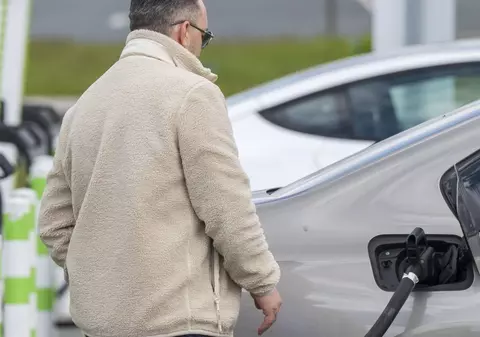 Un șofer a cumpărat cu 39.000 de euro o mașină electrică și a descoperit că n-are autonomia promisă. A câștigat dreptul să primească înapoi banii pe ea, în Germania