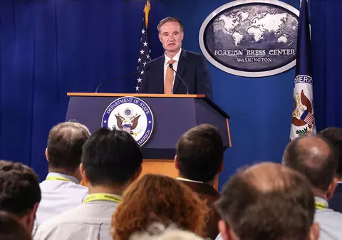 Michael Carpenter, fost înalt oficial la Casa Albă și Pentagon: „Campaniile de pe rețelele sociale amplificate de Kremlin, au profitat de incidentele cu drone pentru a promova o narațiune conform căreia România ar trebui pur și simplu să caute un compromis cu Rusia” EXCLUSIV