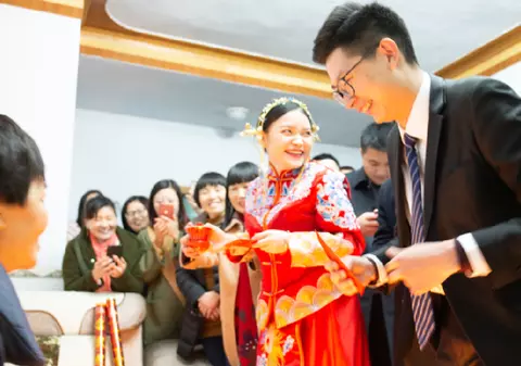 Un bărbat din China s-a căsătorit cu o femeie pe care nu a văzut-o niciodată, după trei zile. Nouă zile mai târziu, a intentat divorțul