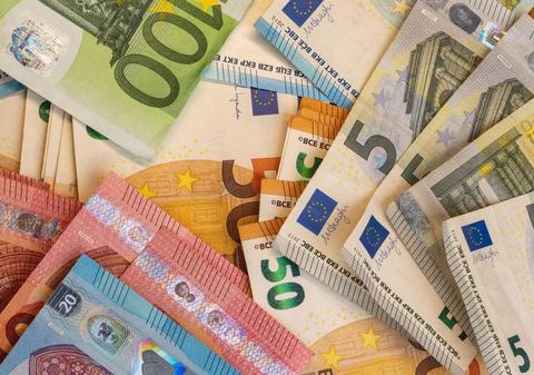 O femeie a câștigat 31.000 de euro fără să facă nimic, iar după 4 ani trebuie să dea banii înapoi: „Mă simt vinovată”