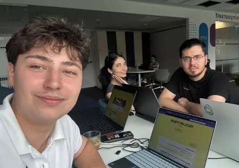 Patru tineri din Ploiești au creat o platformă pe care 5.000 de studenți din Europa o folosesc în fiecare lună. Are peste 3.600 de internshipuri