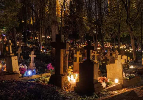 O pensionară refuză cu orice preț incinerarea, însă este prea săracă pentru a plăti taxele de înmormântare