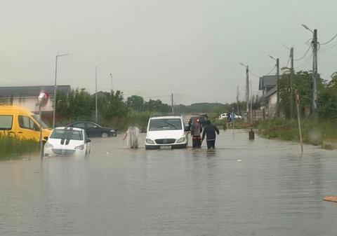 Precipitațiile au depășit în Pantelimon pragul unui fenomen care apare statistic la 100 de ani. Ploile torențiale au făcut ravagii în București și Ilfov