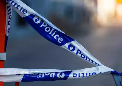 Un român care și-a dus soția la spital, în Belgia, după ce a găsit-o dimineață în pat fără suflare, a fost arestat și a recunoscut că seara „i-a dat o bătaie”