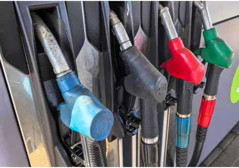 Peste 439.000 de șoferi vor primi 100 de euro în iunie, bonus pentru carburant, în Franța. Ajutorul a fost dublat