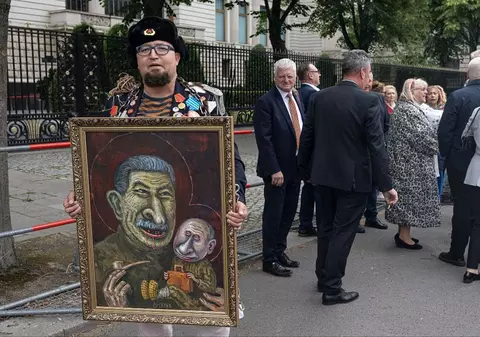 Un cunoscut caricaturist rus care îl ironiza pe Vladimir Putin a fost asasinat în Polonia