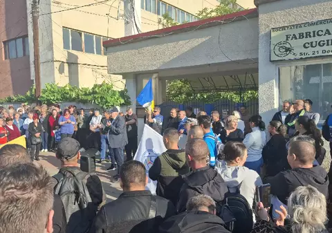 Grevă generală la Fabrica de Arme Cugir. Angajații, nemulțumiți de salariile mici, conducerea negociază cu reprezentanții unei firme germane