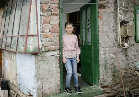 România are 3.610.644 de copii, dintre care 1.163.000 sunt în risc de sărăcie, iar 400.000 nu merg la școală