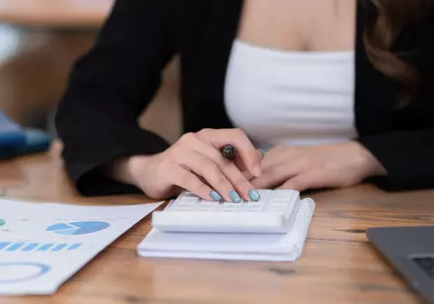 Românii nu vor afla ce salariu au colegii, după noua directivă UE care se aplică din 7 iunie: „Transparența salarială nu e o perspectivă de can-can”