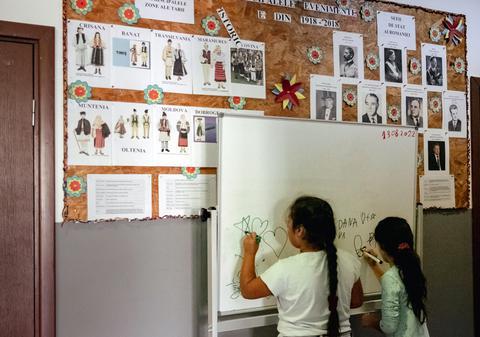 Cum pot recupera copiii romi decalajul educațional atunci când primesc sprijin structurat. Studiul, publicat într-o revistă de top mondial