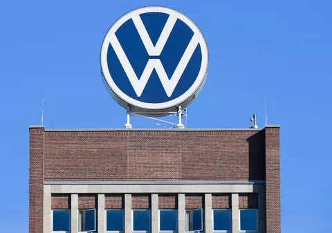 Șefii Volkswagen se tem că gigantul auto va dispărea din cauza strategiei folosite de companiile din China și SUA