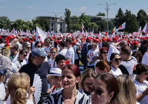 Protest SANITAS în București împotriva noii legi a salarizării. Mii de sindicaliști din toată țara sunt în Piața Victoriei din Capitală