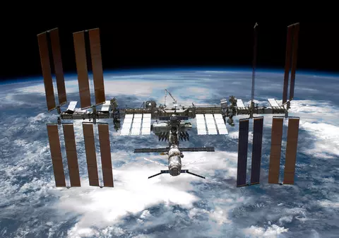 Urgență pe Stația Spațială Internațională: astronauții s-au refugiat în navele spațiale și au fost pregătiți de evacuare după o scurgere de aer