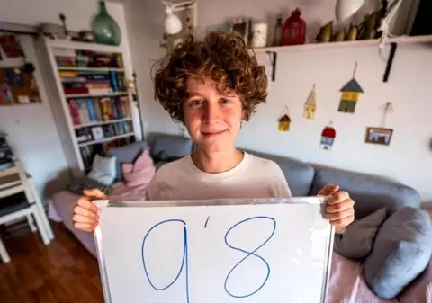 Băiatul unei românce a luat cea mai mare notă la „bacalaureatul” spaniol, în Barcelona: „M-am descurcat mai bine decât mă așteptam”