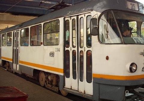 Tramvaiele Tatra își iau rămas-bun de la călători, după 53 de ani de serviciu în transportul public din București. Când poți să le vezi pentru ultima dată