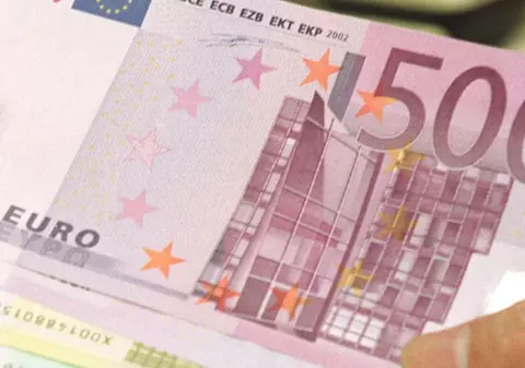 Un comisar șef din Buzău a schimbat mita de 15.000 de euro imediat după ce a primit-o și a fost arestat pentru 30 de zile