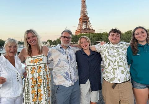 O mamă și-a adus în Europa cei 4 copii adolescenți, în vacanță, și s-a întors acasă plângând: „Nu aș mai face asta niciodată!”