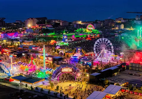 BEACH, PLEASE! intră în istorie: peste 600.000 de participanți, cea mai mare ediție de până acum și începutul unei noi ere la NIBIRU