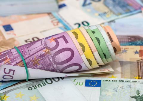 O femeie din Pojorâta a crezut că va primi o moștenire din Franța, dar a pierdut 45.000 de euro