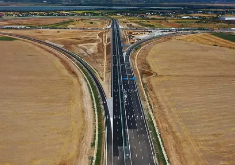 Vacanța cu mașina a devenit mult mai scumpă. În România, carburantul costă cu peste 70% mai mult decât acum 10 ani