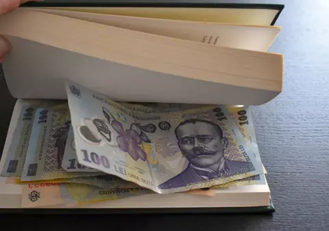 Data la care intră pensiile în august 2026. Calendarul complet al plăților pe card și prin Poșta Română