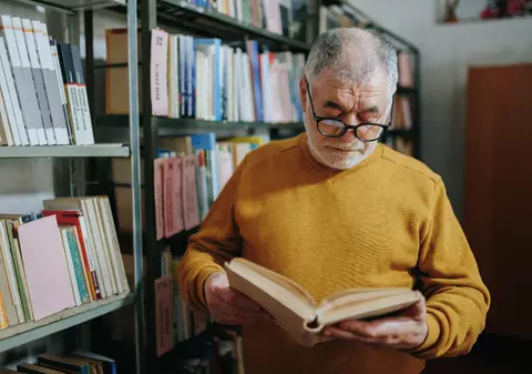 O carte dispărută de aproape 150 de ani a fost găsită ascunsă într-un șemineu și returnată unei biblioteci