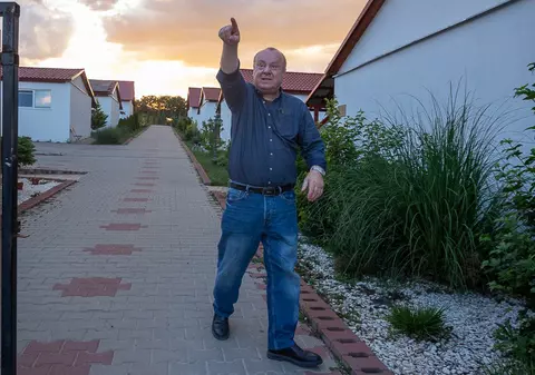 Viorel Paşca gonea oamenii din azile, ca să elibereze paturile. „L-am dus până în satul lui, l-am dus la Salonta, apoi la Oradea şi în multe alte locuri, în speranţa că i se va face cuiva milă de el”, povestea Paşca despre un bolnav psihic