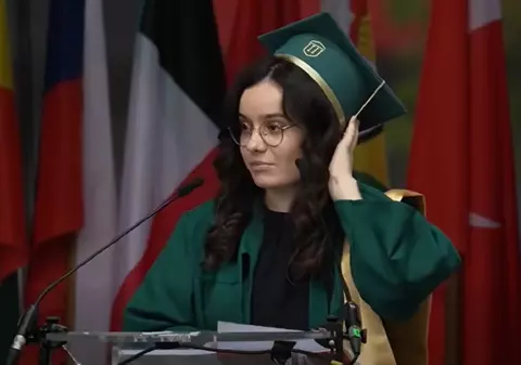 O absolventă UMF Iași a criticat modul în care se desfășoară cursurile: „Sprijinim pereții în spitale fără să ne bage nimeni în seamă”