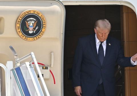 Jurnaliştii care au dezvăluit vulnerabilităţile noului avion Air Force One sunt citați în instanță. „O încercare de a împiedica publicul să afle ce se întâmplă în ţara lor”